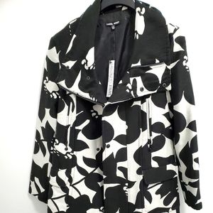 Samuel Dong multi colored black/cream belted coat with zipper and buttons. Small